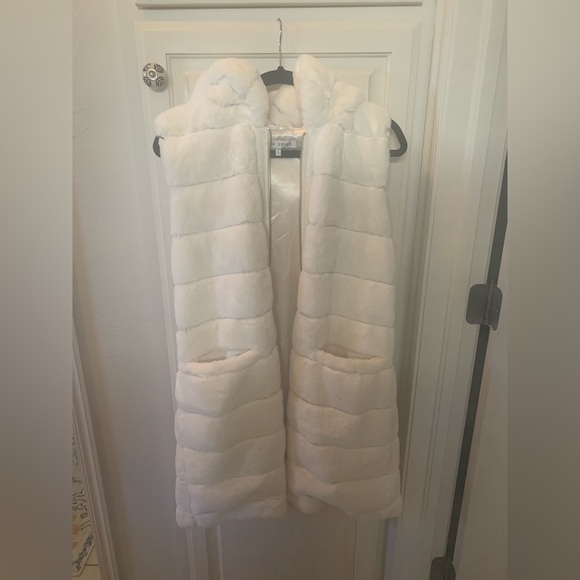 New Via Spiga Faux Fur Vest - Picture 1 of 2